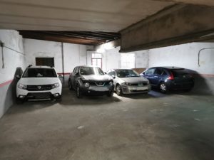 Pequeño garaje entero en Horta-Guinardó