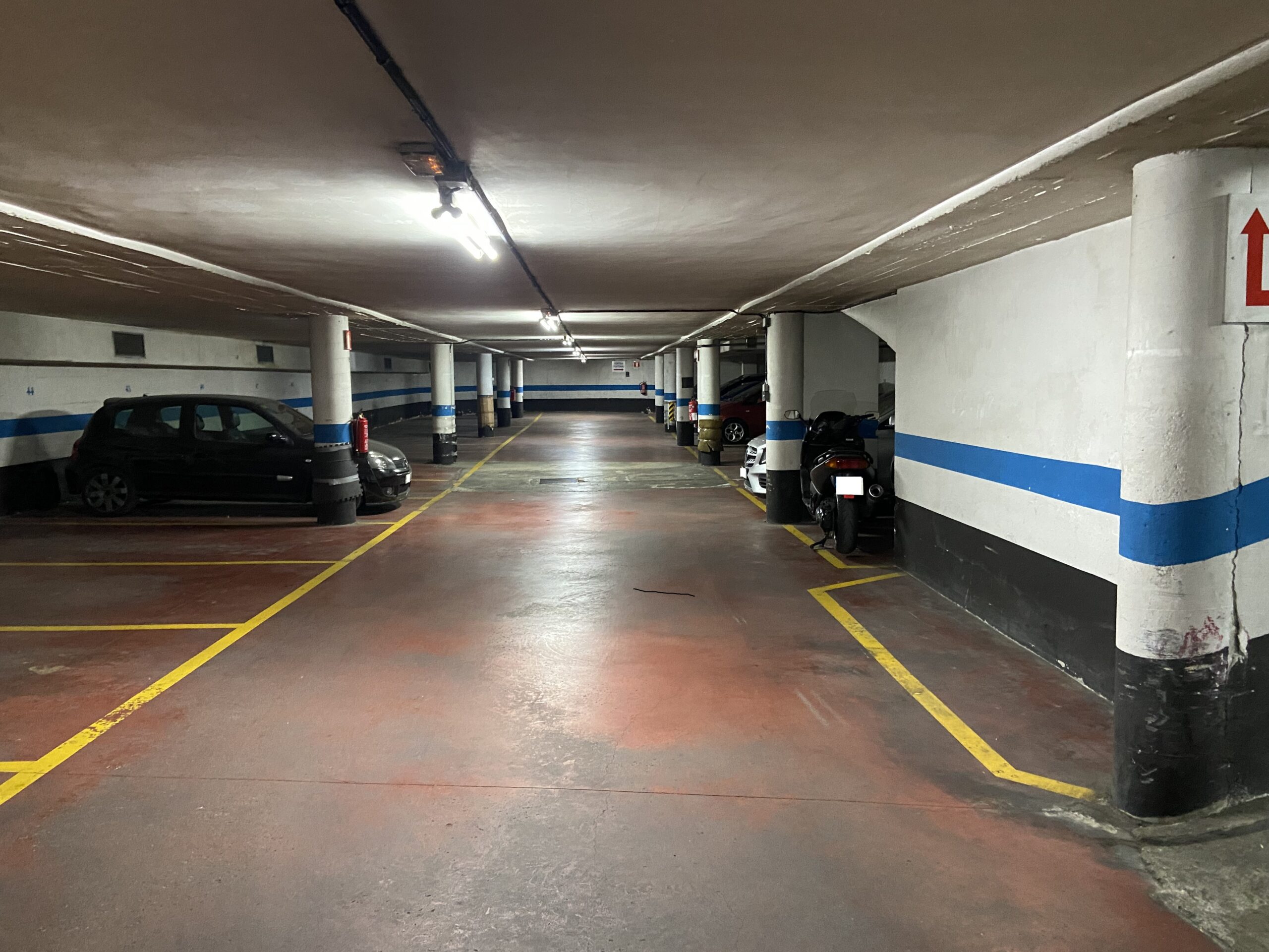 Venta de 66 plazas de parking en Terrassa.