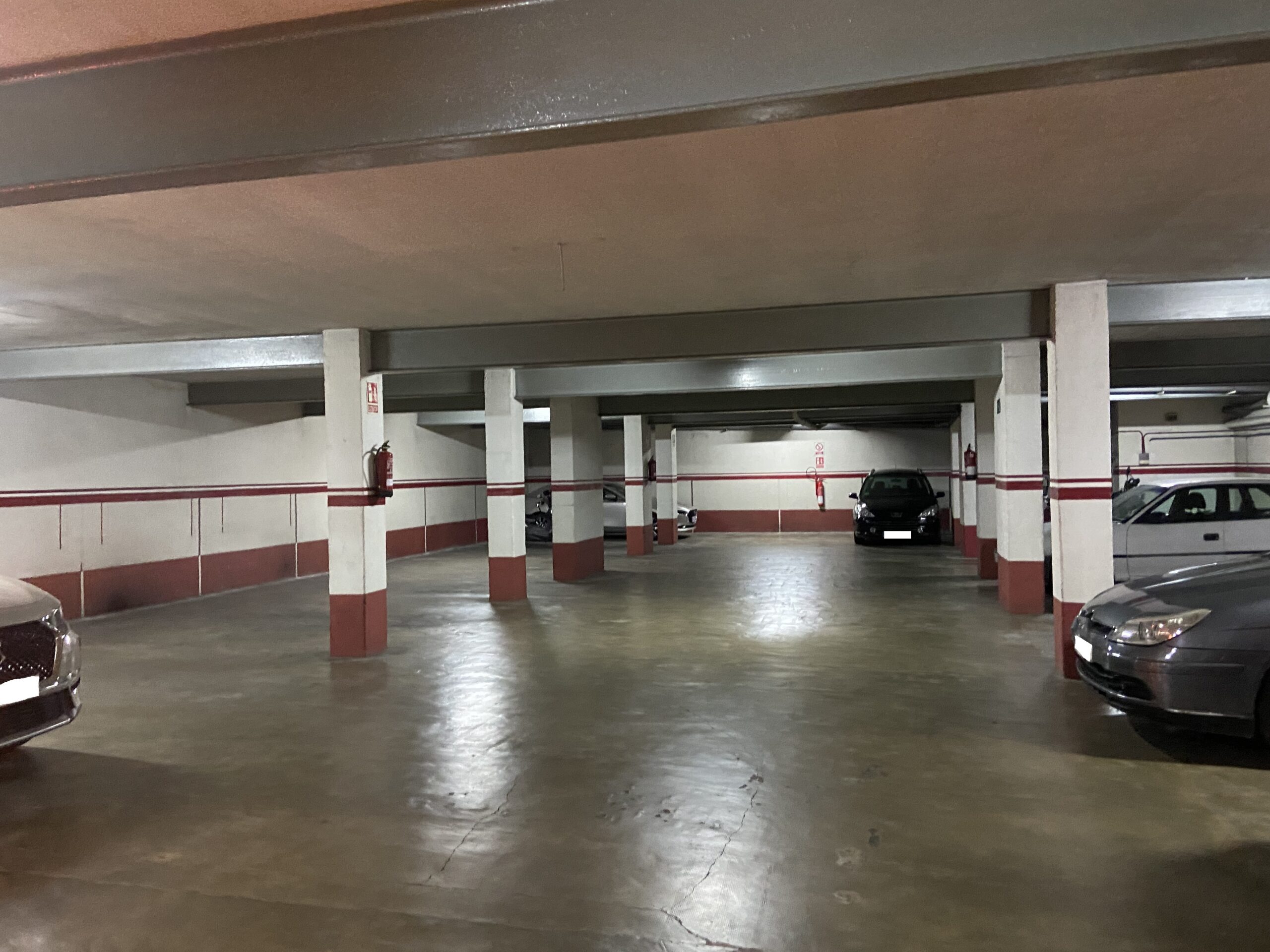 Venta parking completo en Badalona.