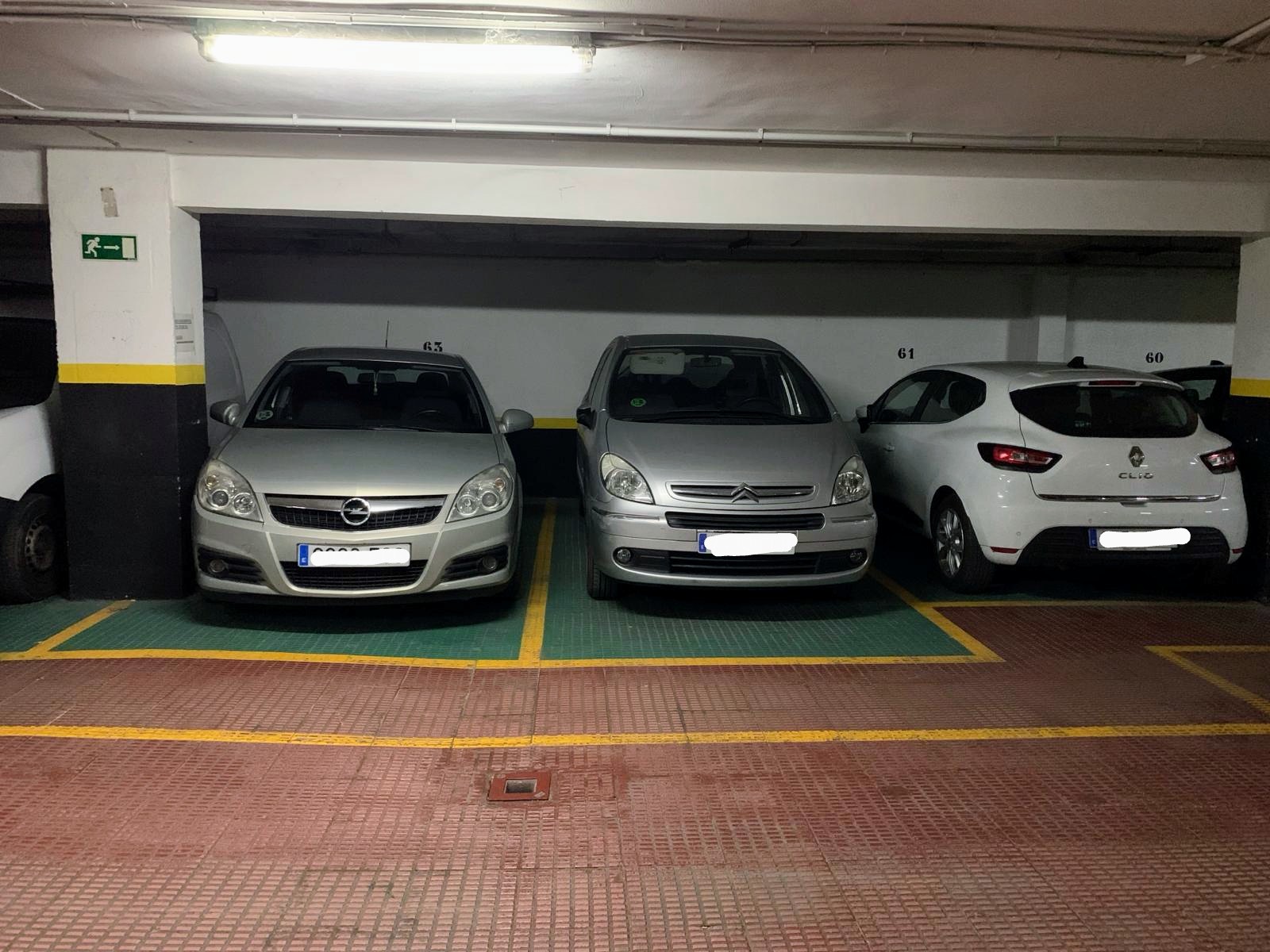 Lote de 5 plazas de garaje, en la Ciudad de Barcelona, Madrid.